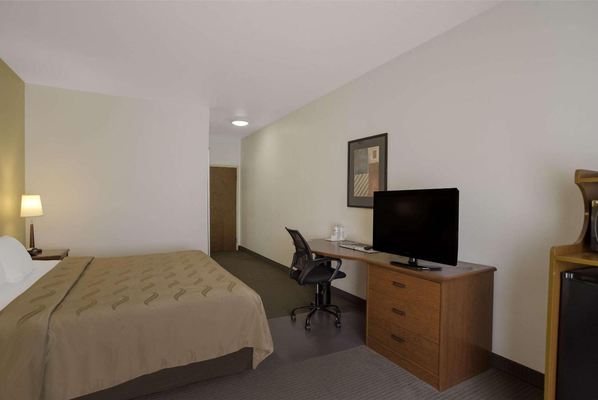 Quality Inn & Suites Chambersburg Exterior photo